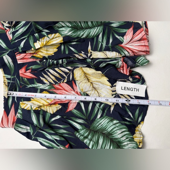 Women’s Tropical 2 Piece Cold Shoulder Crop Top And Flared Shorts Size M Hawaii - Picture 8 of 9